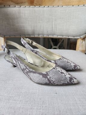 Snake-Print Slingback Kitten Heels Anne Klein  Gray 6.5 Office Vixen